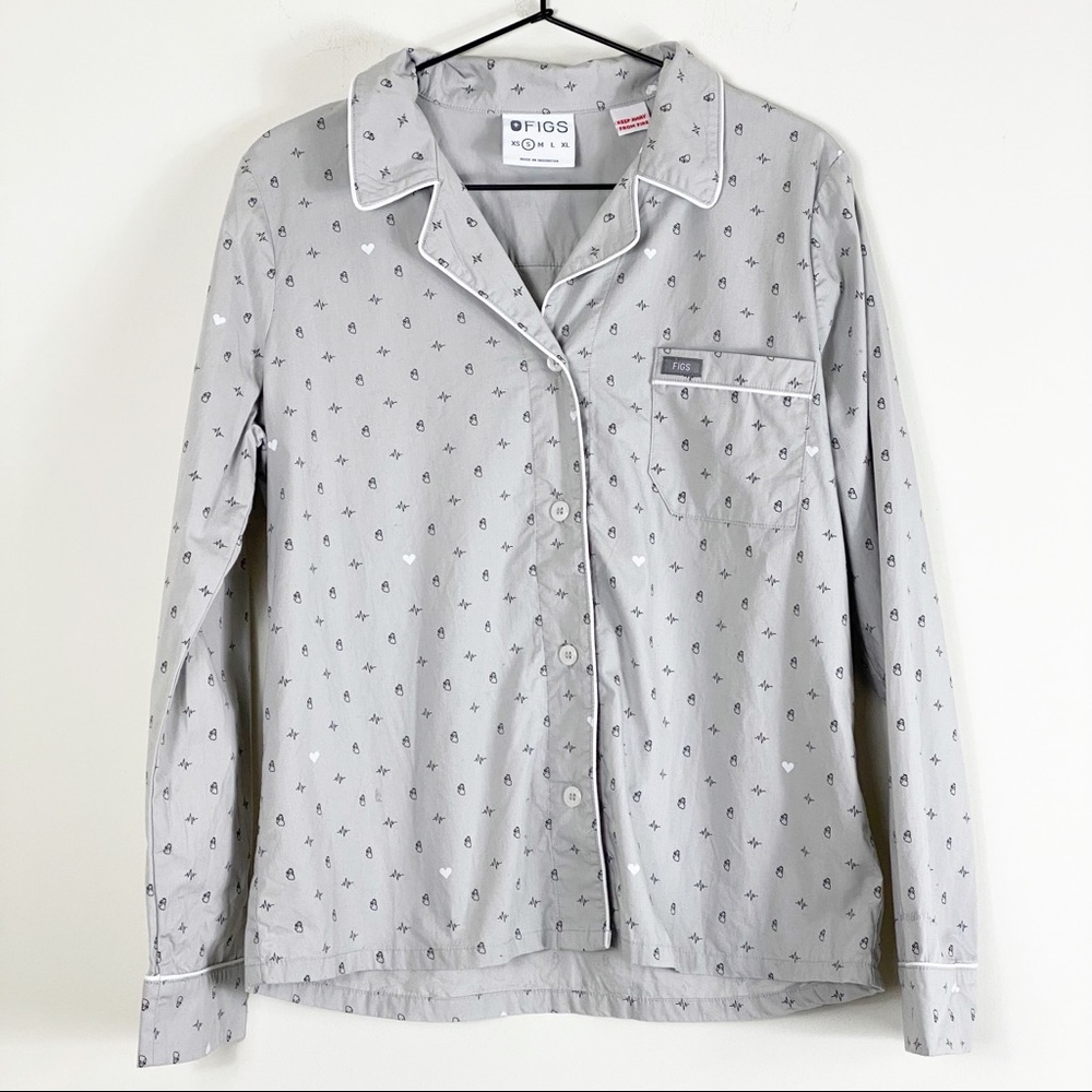 Figs Women's Gray Heart-Print Pajama Top